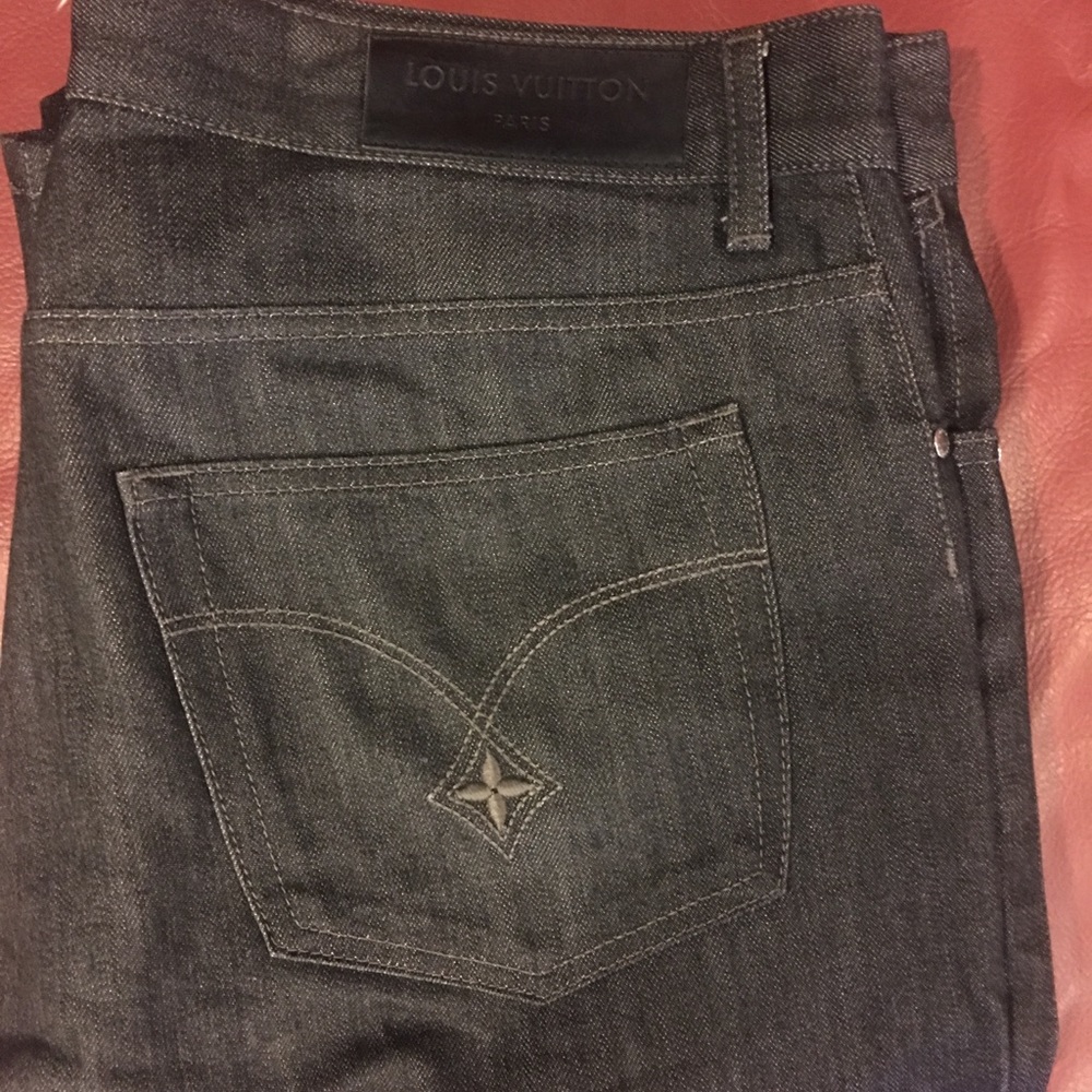 PRE OWNED AUTHENTIC DEMIN JEANS